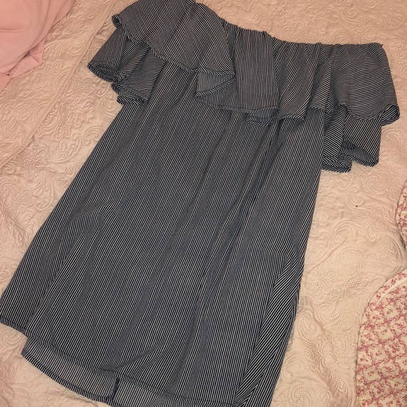 Charlotte Russe Dresses & Skirts - LAST CHANCE Charlotte Russe Off the Shoulder Striped Dress